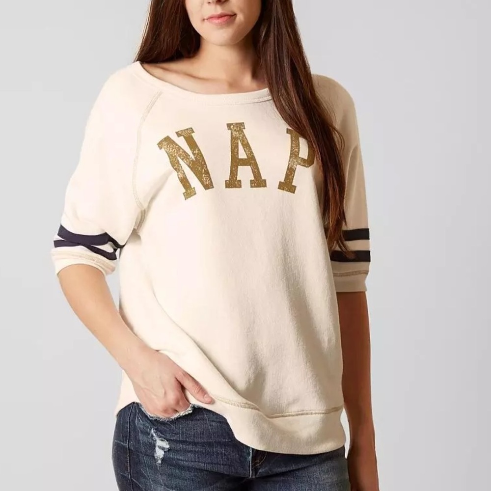 Buckle top